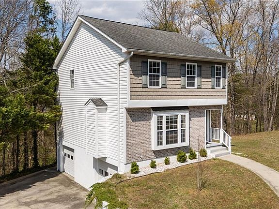 2nd image of 165 Heather Ct