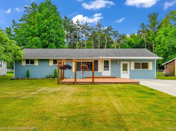 6761 Mels Dr, Ruby, MI 48049