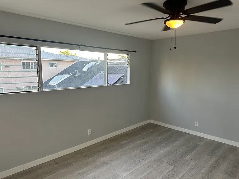912 N Stanley Ave #5 — Photo 3