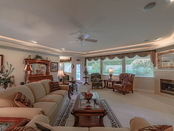 5th image of 851 Briarwood Ter