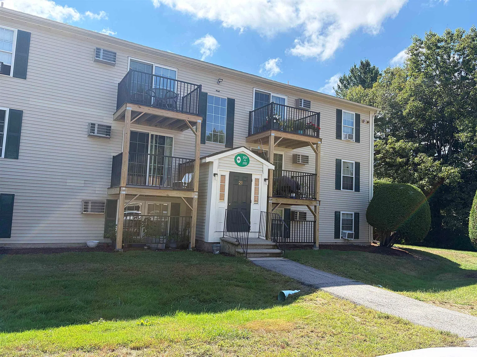 2 bed, 1.0 bath, 804 sqft, $2,150 — Photo 1