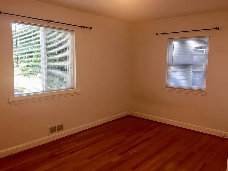 2404 N Kensington St — Photo 18