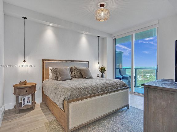 2nd image of 16385 Biscayne Blvd Unit 2107