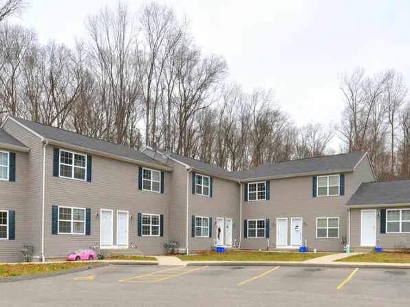 1 Woods Dr, Norwich, CT 06360