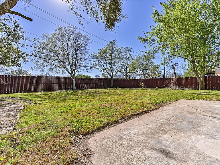 425 E Castle Harbour Dr — Photo 26