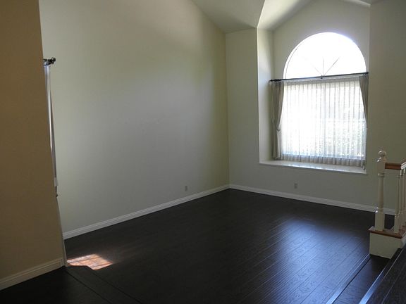 4th image of 200 Goldenrod Dr