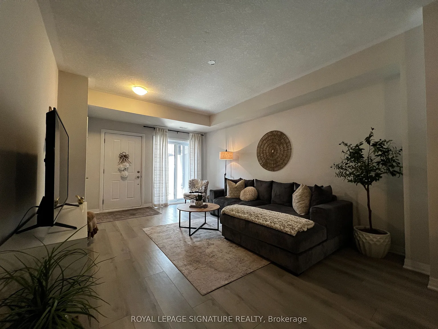 3 bed, $2,100 — Photo 4