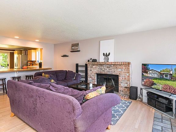 3rd image of 1021 188th Street Ct E
