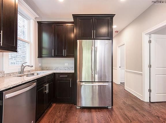 3rd image of 1920 W Farragut Ave #2