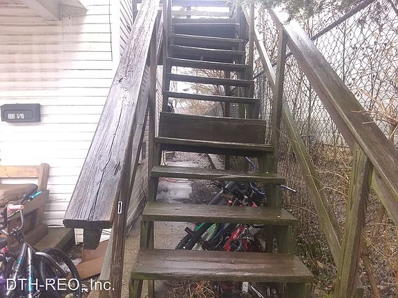 5th image of 310 W Church St