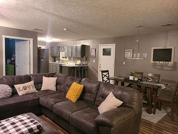 5th image of 215 Delmar Ln