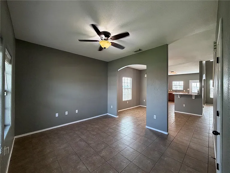 5509 Candace St — Photo 2