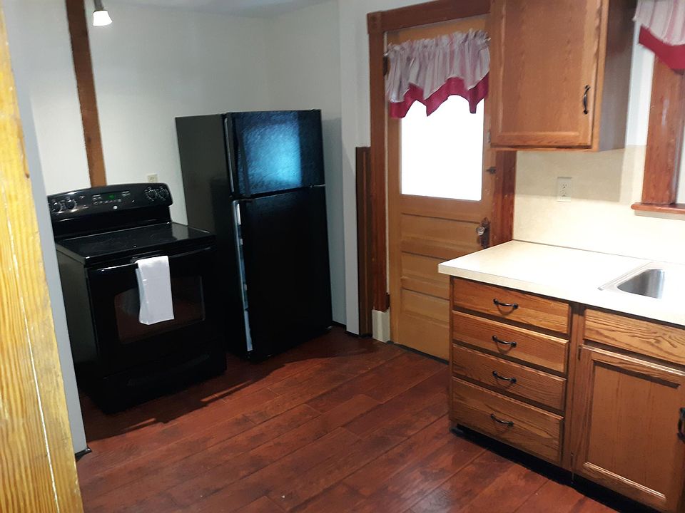 1st image of 944 Woodlawn St #1