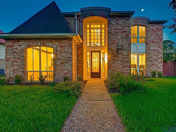 4th image of 15407 Walkwood Dr