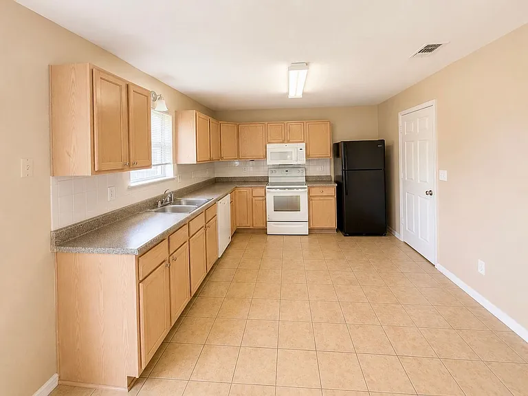 1706 Granex Dr — Photo 3