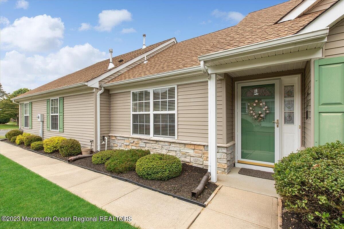 43 Strawberry Lane, Lakewood, NJ 08701 Zillow