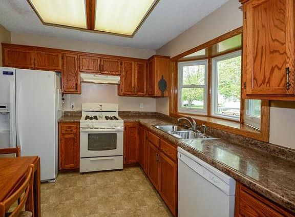 2nd image of 2622 Guthrie Ave N