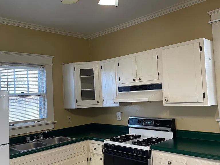 285 N Watkins St — Photo 10