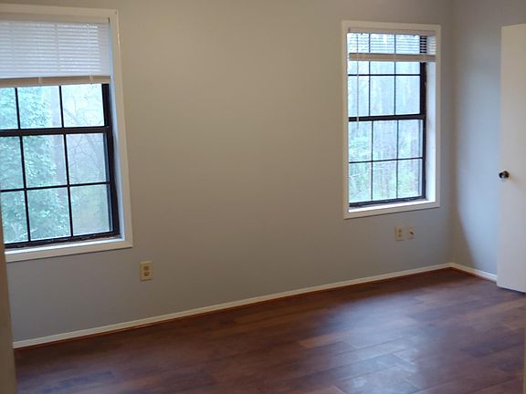 4th image of 901 S Indian Creek Dr