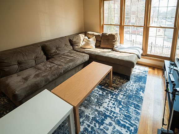 3rd image of 844 N Wood St APT 1
