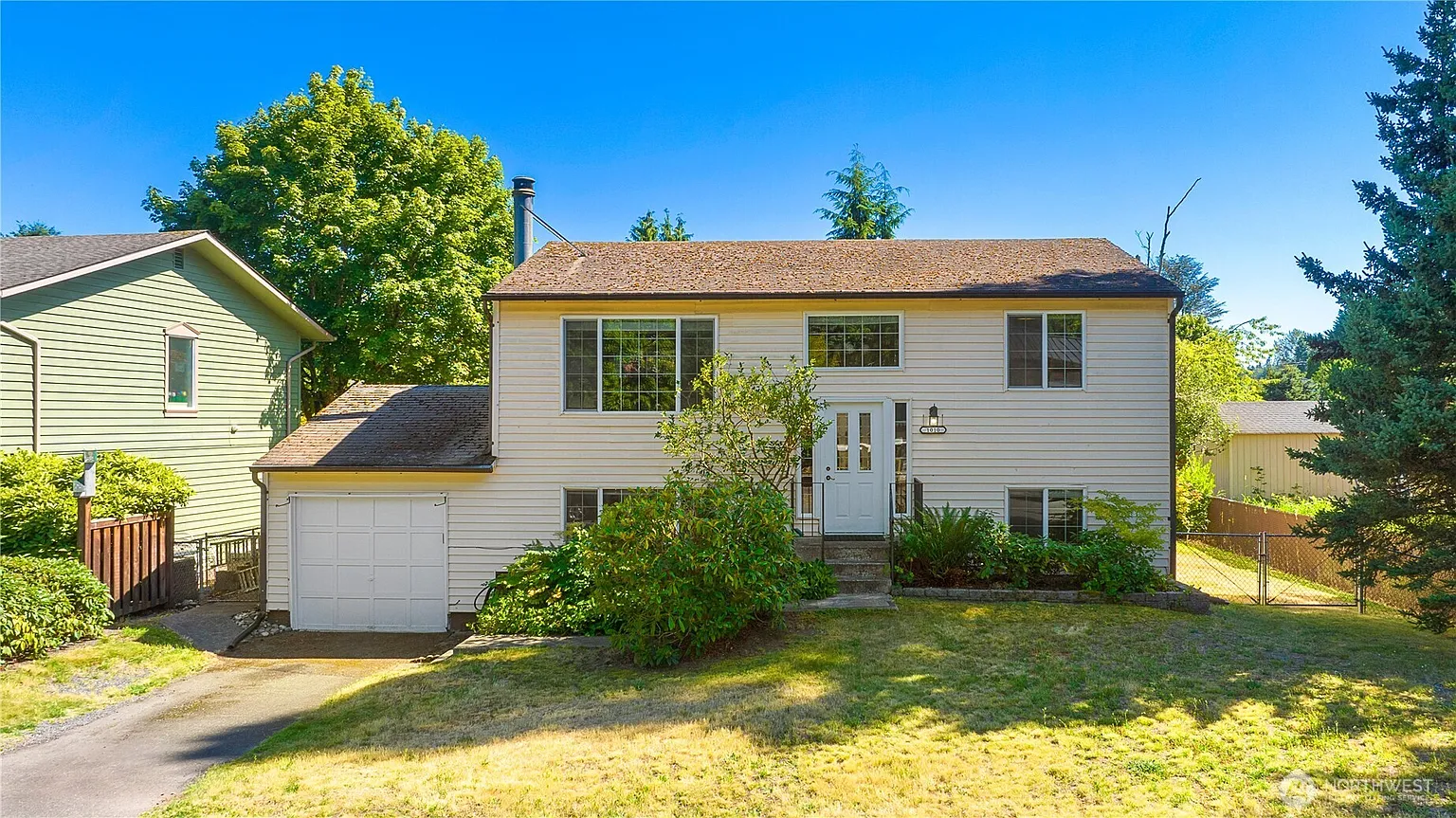 1010 205th Pl Se photo 1