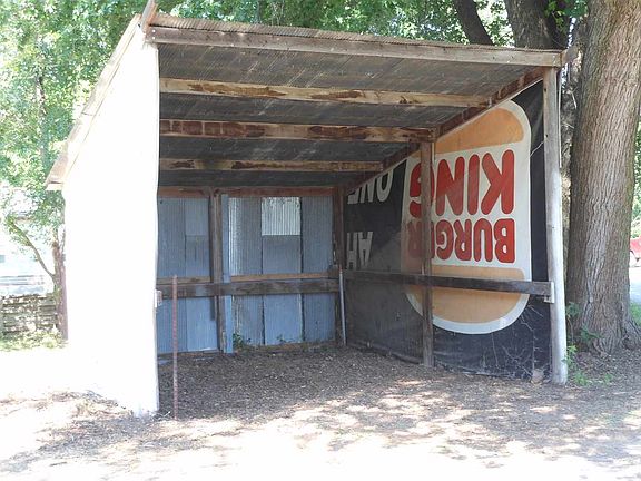 5th image of 701 N 8th St