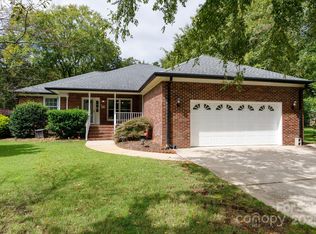 8282 Scarlet Oak Ct, Harrisburg, NC 28075