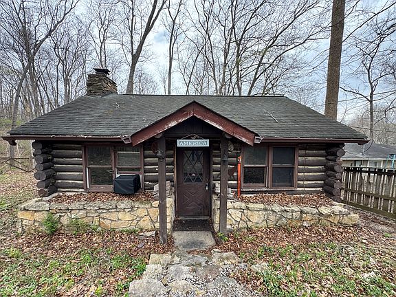 5th image of 262 E Hoover Dr