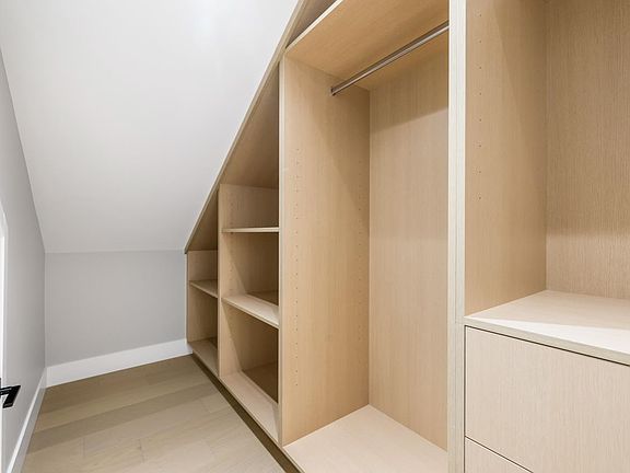 5th image of 3771 King Edward Ave W #1