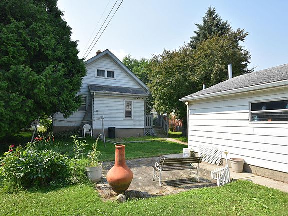 3rd image of 126 Willow Ln