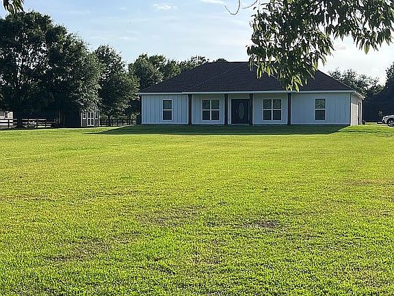3rd image of 16563 Old Pierce Rd