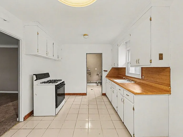 6822 N Lafayette St — Photo 5