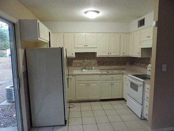 5th image of 718 Greenwood St