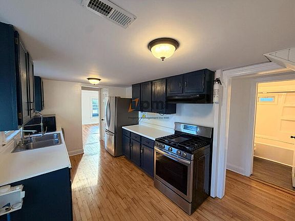 3rd image of 669 Lake St APT 1