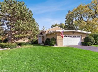 2524 Pick Dr, Glenview, IL 60025