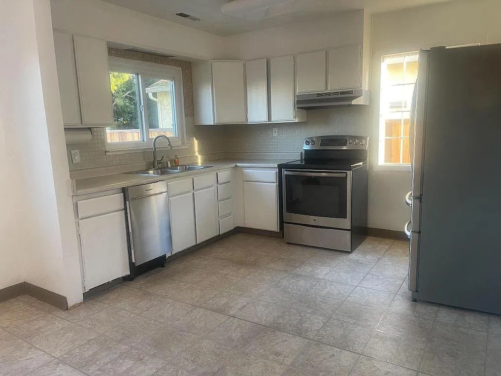 3 bed, 1272 sqft, $3,550 — Photo 3