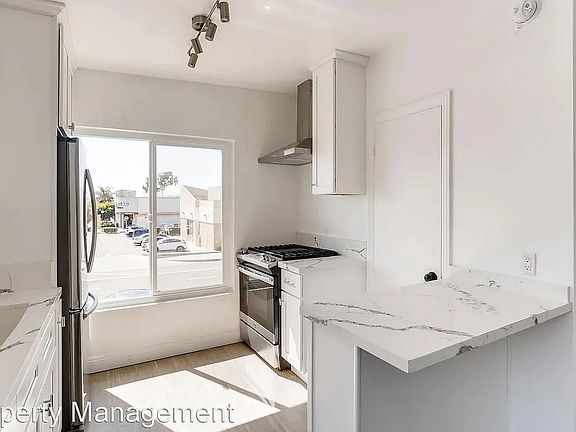 3rd image of 3820 Overland Ave APT 6