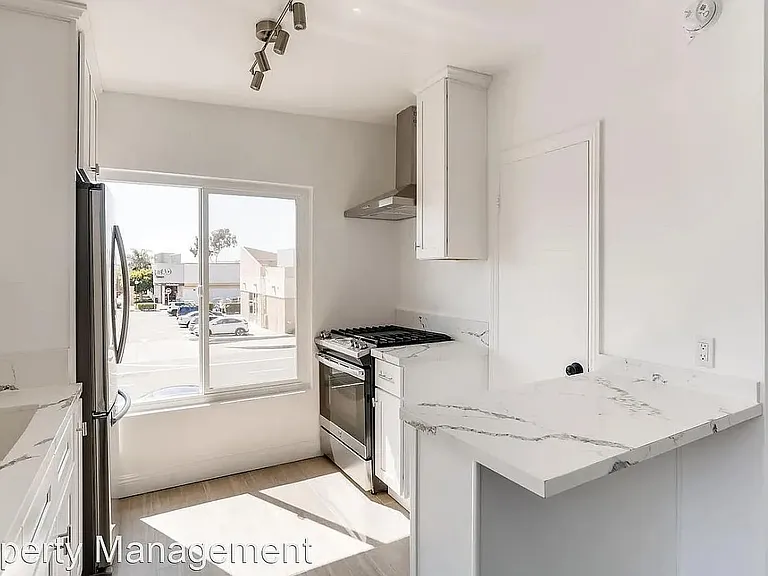 3820 Overland Ave #6 — Photo 3