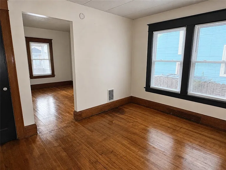 52 Winterroth St — Photo 6