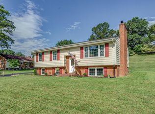 3477 Old Towne Rd, Roanoke, VA 24018