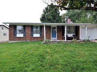 16 Flagstone Ln, Saint Peters, MO 63376