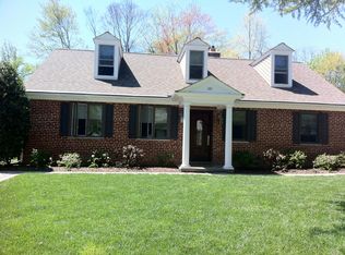 607 Langston Ln, Falls Church, VA 22046