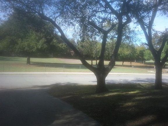 4th image of 100 Parkway Dr
