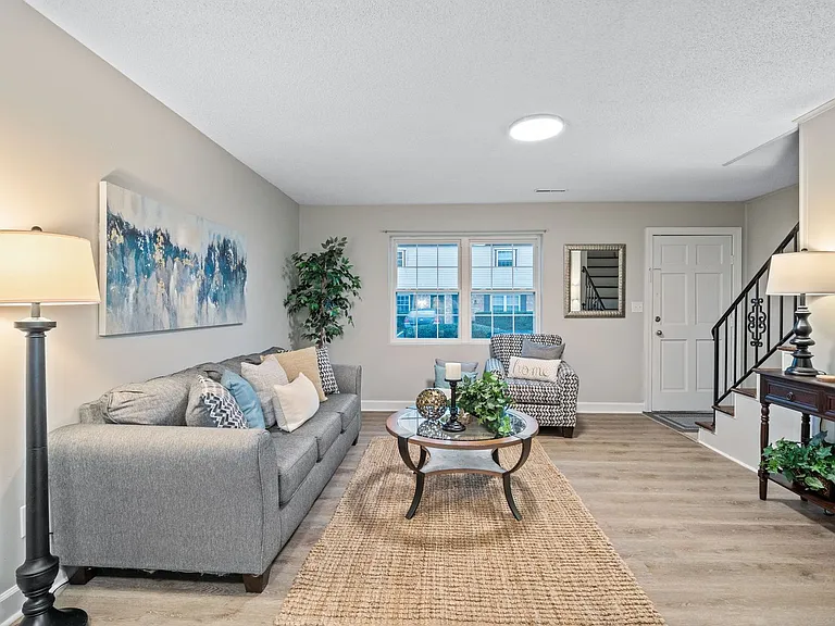 Silver Birch Apartments — Photo 48