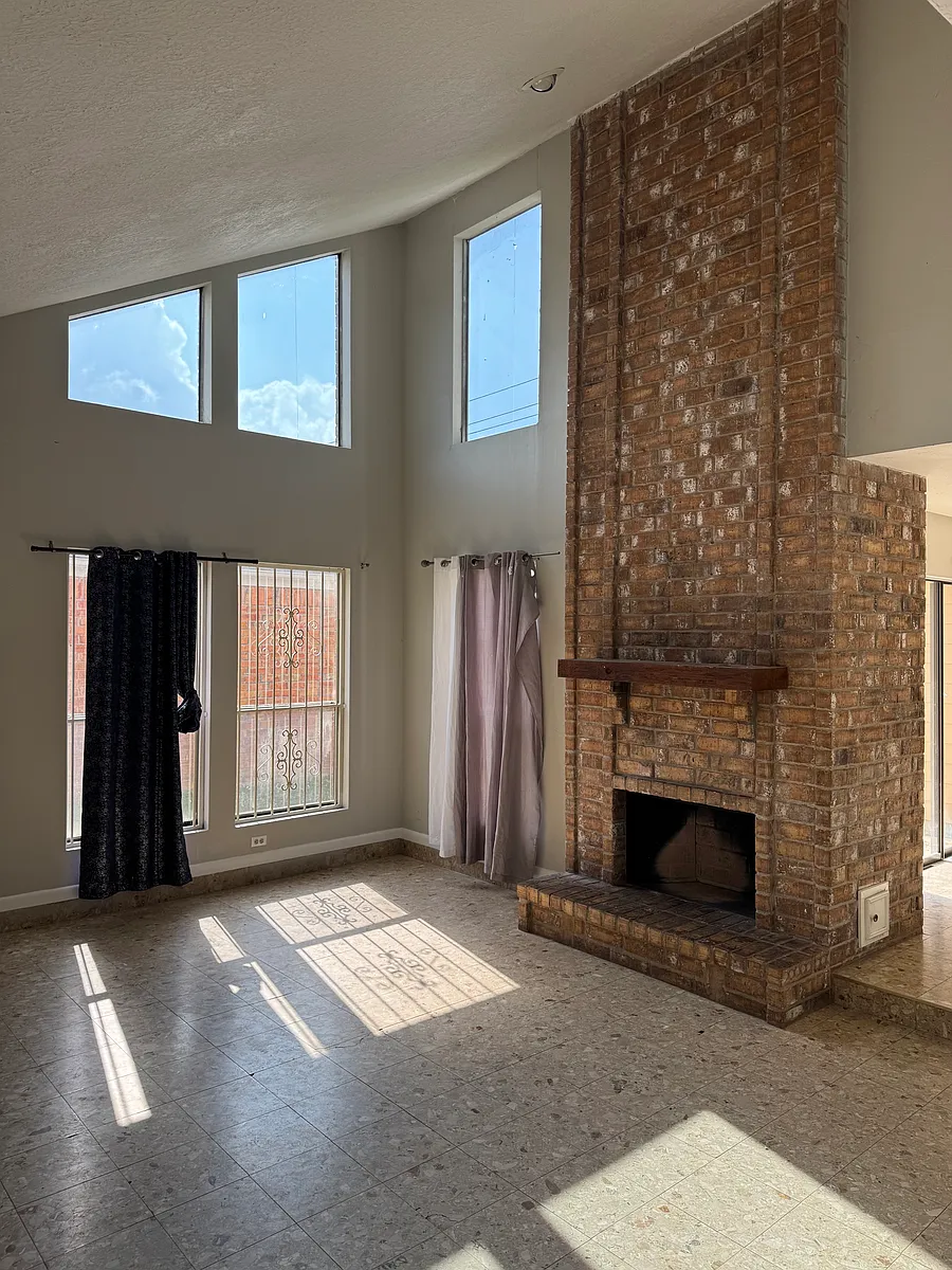 Building Photo - 13347 Avonshire Dr
