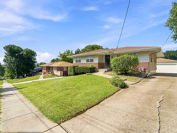 2nd image of 2432 Mansfield Dr