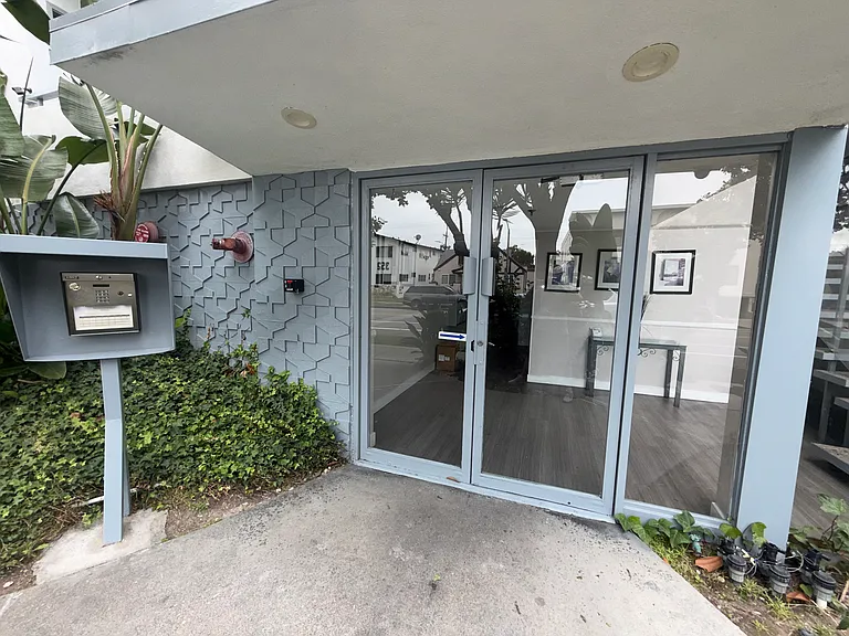 345 S Doheny Dr #304 — Photo 38