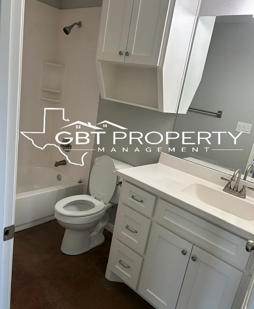 3 bed 2 bath House! — Photo 4