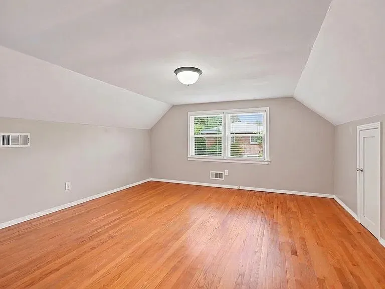35 Avondale Dr #13 — Photo 17