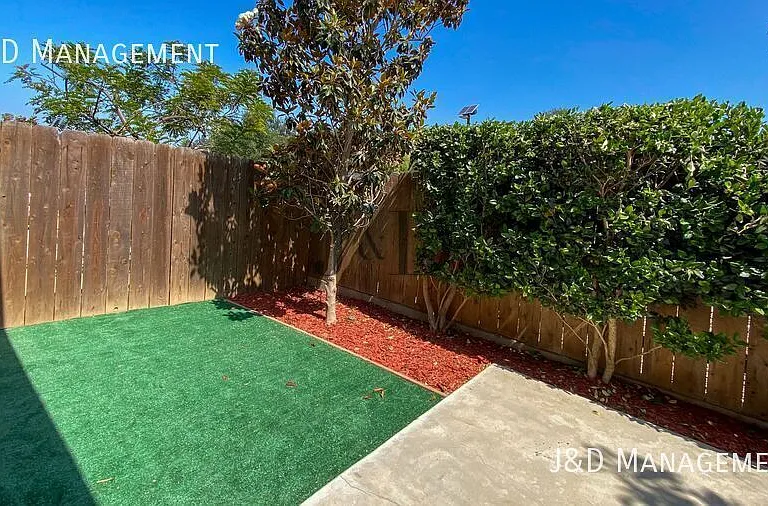 3150-3170 Bancroft Dr — Photo 31